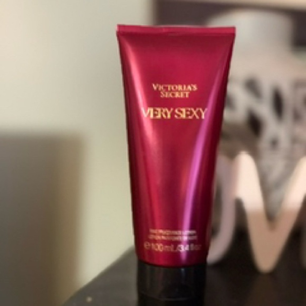 Victoria's Secret Very Sexy Red Lotion